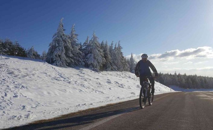 Millî bisikletçi kardeşler zorlu hava koşullarında yeni müsabakalara hazırlanıyor