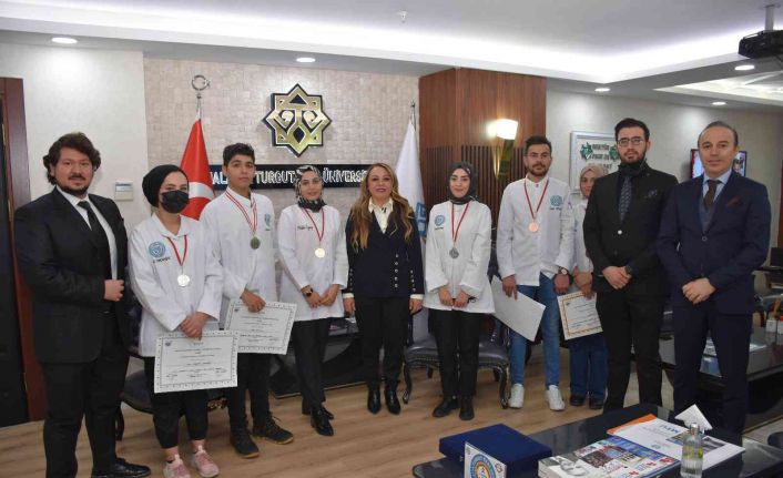 MTÜ’lü genç şefler,  İstanbul’dan 6 madalya ile döndü