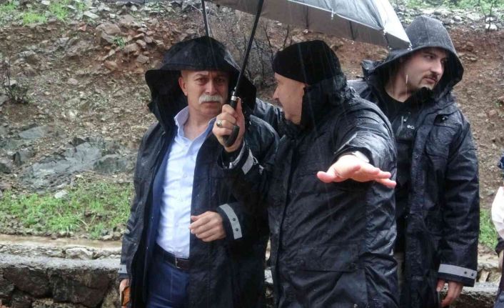 Muğla İl Emniyet Müdürü Dilberoğlu, sağanak yağışın etkili olduğu bölgelerde incelemelerde bulundu
