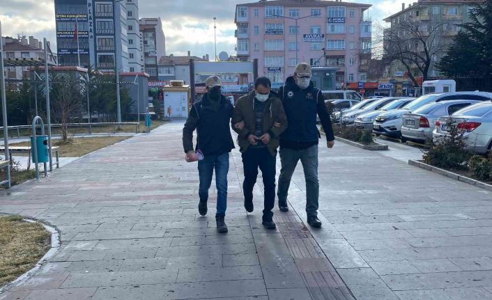 Niğde’de 2 aktif öğretmen FETÖ’den gözaltına alındı