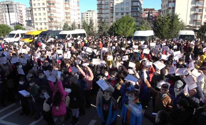 Öğrenciler hep bir ağızdan ’Bilmem mi’ şarkısını söyledi, Sefo’yu okullarına davet etti