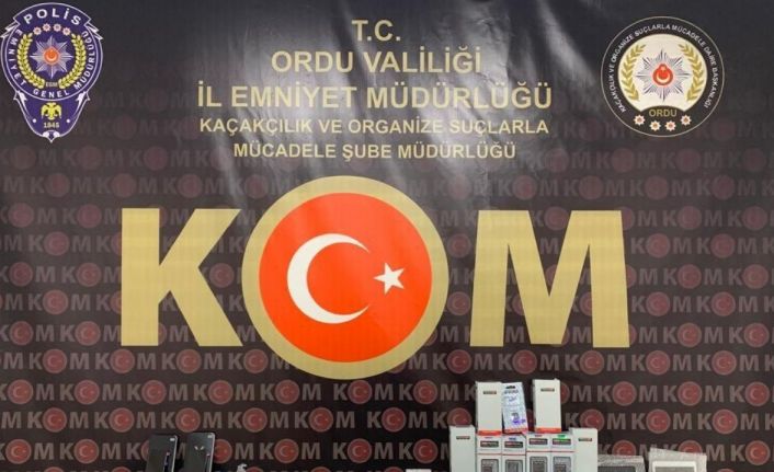 Ordu’da 40 bin TL’lik kaçak cep telefonu aksesuarı ele geçirildi