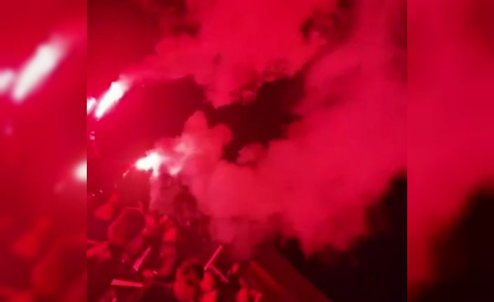 (Özel) Bursalılar yeni yıla havai fişekler ve magandaların silahlarını ateşlemesiyle girdi