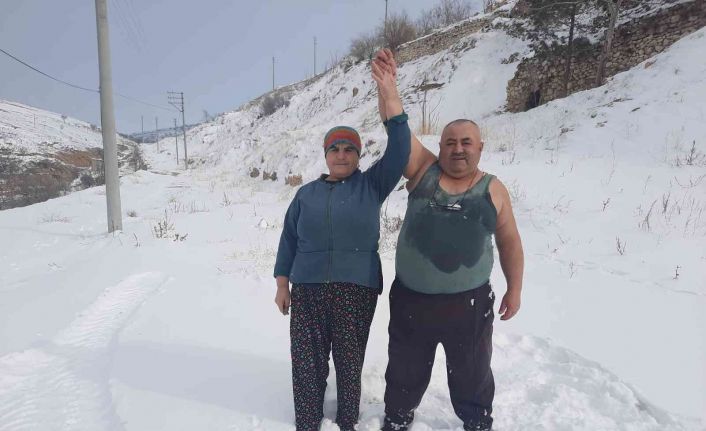 (ÖZEL) Eksi 10 derecelik soğuk ve karlı havada öyle bir şey yaptı ki