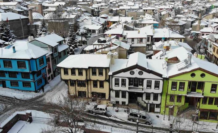 (ÖZEL) Kar altında olan tescilli ünlü tarihi konakların havadan görüntüleri