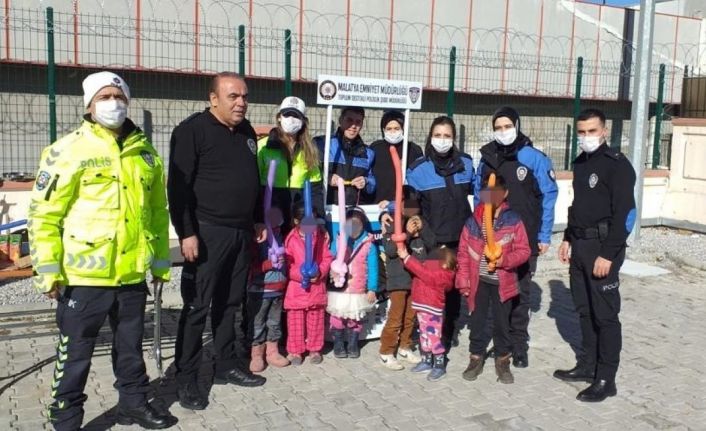Polisten dilenen çocuklara yönelik farkındalık çalışması