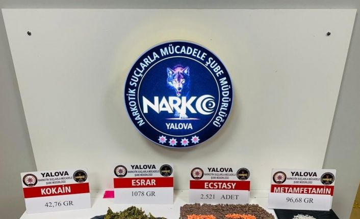 Polisten kaçan otomobilden yüklü miktarda uyuşturucu çıktı