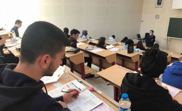 Prof. Dr. Necmeddin Erbakan Fen Lisesi öğrencilerine ÖSYM standartlarında deneme sınavı