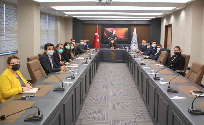 Rektör Karacoşkun, Araştırma Merkezi Müdürleri ile toplantı gerçekleştirdi