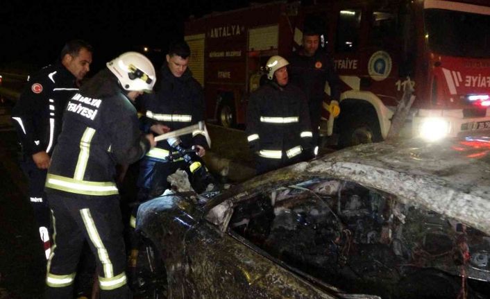 Seyir halindeki otomobil cayır cayır yandı