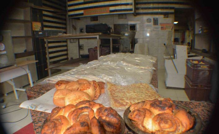 Sibirya soğuklarında kat kat giyinenlere inat onlar tişörtle çalışıyor