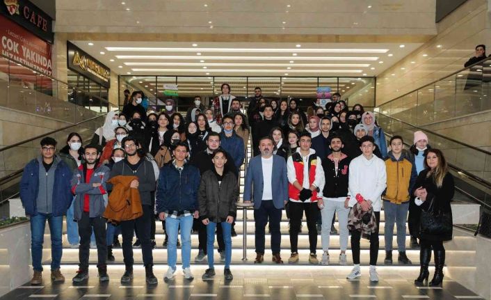 Sincan Belediye Başkanı Murat Ercan öğrencileri, Kesişme: İyi Ki Varsın Eren” filmine götürdü