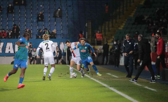 Spor Toto Süper Lig: Ç.Rizespor: 0 - Beşiktaş: 0 (Maç devam ediyor)