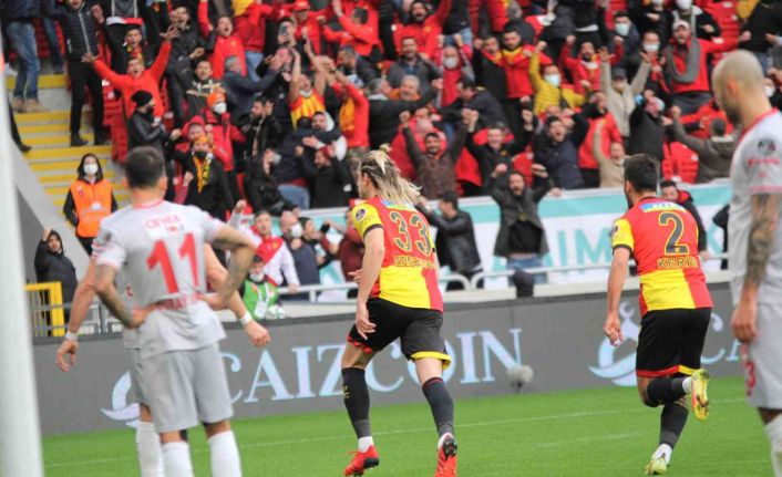 Spor Toto Süper Lig: Göztepe: 1 - Antalyaspor: 0 (İlk yarı)