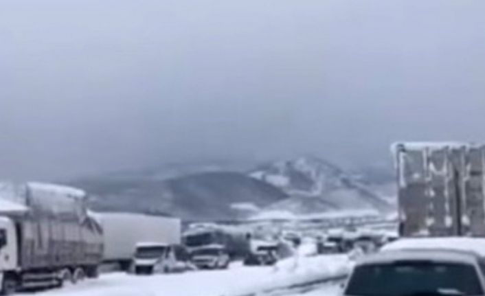 TAG otoyolu Osmaniye bölümünde ulaşıma kar engeli