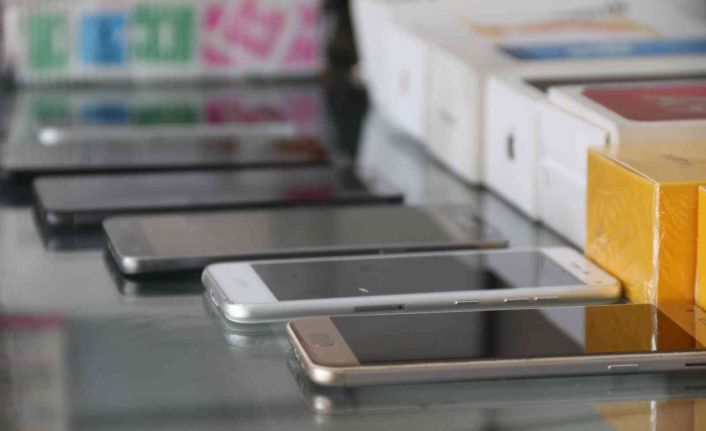 Taksit düzenlemesini olumlu bulan telefoncular yenilenmiş telefon satışında rekabetin de korunmasını istiyor