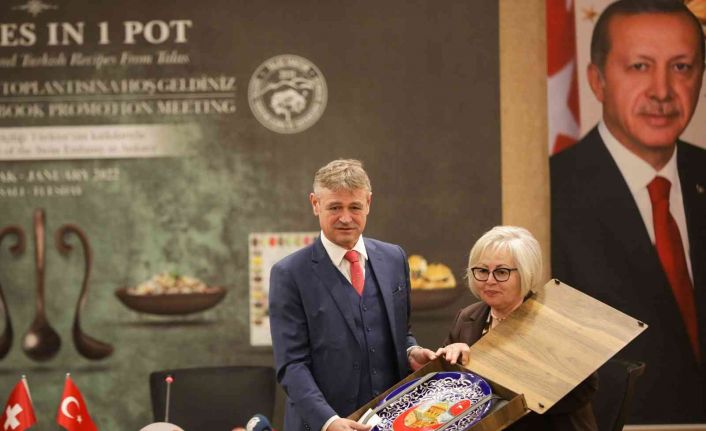 Talas’ta, ‘1 Kazanda 3 Kepçe’ kitabı tanıtıldı