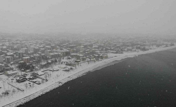 Tatvan’daki tüm köy yolları ulaşıma kapandı