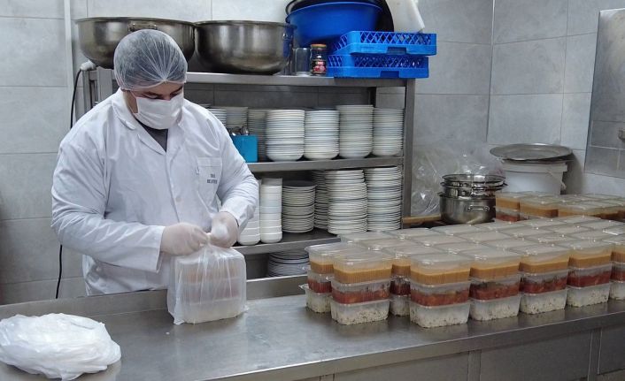 Tokat Belediyesi Aşevi, soğuk kış günlerinin sıcak adresi olmaya devam ediyor