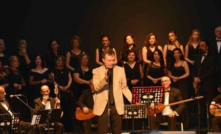Türk Halk Müziği Korosu 48. Yıl Sanat Gecesi ve Sezon Ortası Konseri yoğun ilgi gördü