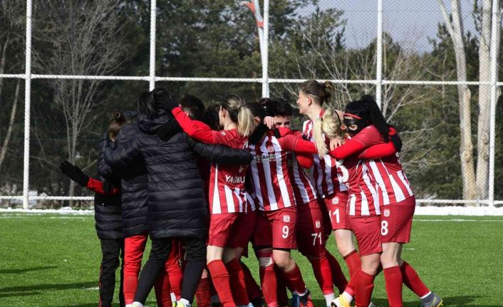 Turkcell Kadın Futbol Süper Ligi: Sivasspor: 2 - İlkadım Belediyesi Yabancılar Pazarı Spor: 1