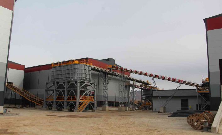 Türkiye’nin tek izabe tesisi 3 bin kişiye istihdamla, ülkeye 300 milyon dolar bıraktı