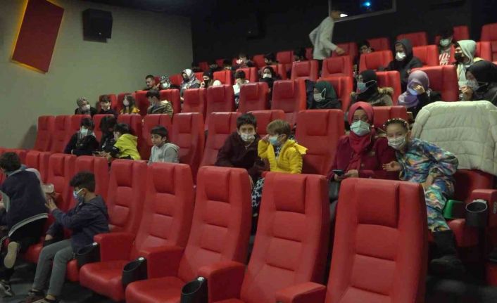 Tuzla’da şehit ve gazi aileleri Kesişme: İyi Ki Varsın Eren filmini izledi