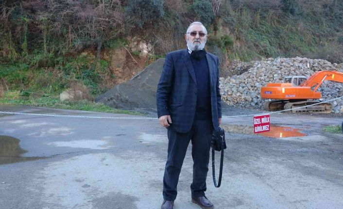 Üç kez kapatıp açtığı yolu yine ulaşıma kapattı ama bu kez tekrar açmayı düşünmüyor