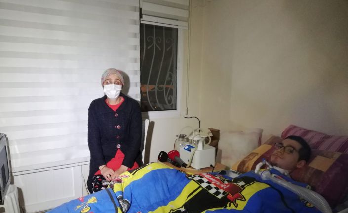 Uçan çatı elektrik tellerini kopardı: Solunum cihazına bağlı genç için zamanla yarıştılar