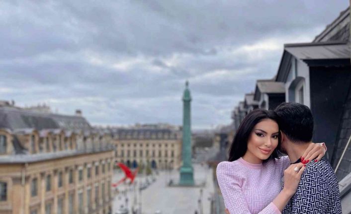 Ünlü model Tuğçe Aral’ın parmağındaki tek taş yüzük merak konusu oldu