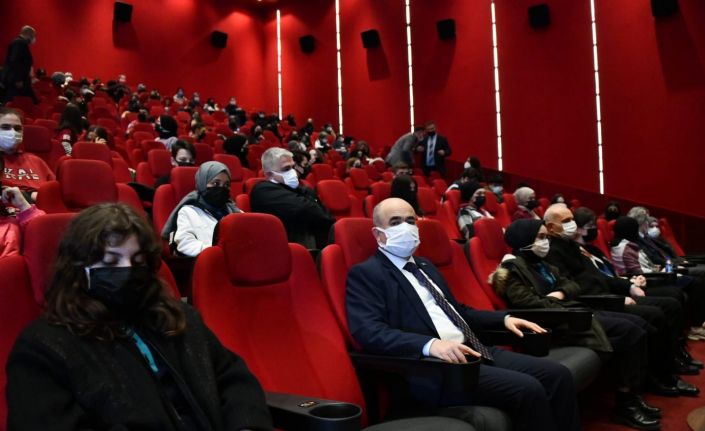 Vali Dağlı ’Kesişme: İyi ki Varsın Eren’ filmini lise öğrencileriyle birlikte izledi
