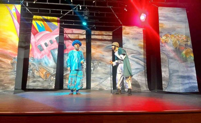 Van Büyükşehir Belediyesinin çocuk tiyatrosu renkli görüntülere sahne oldu