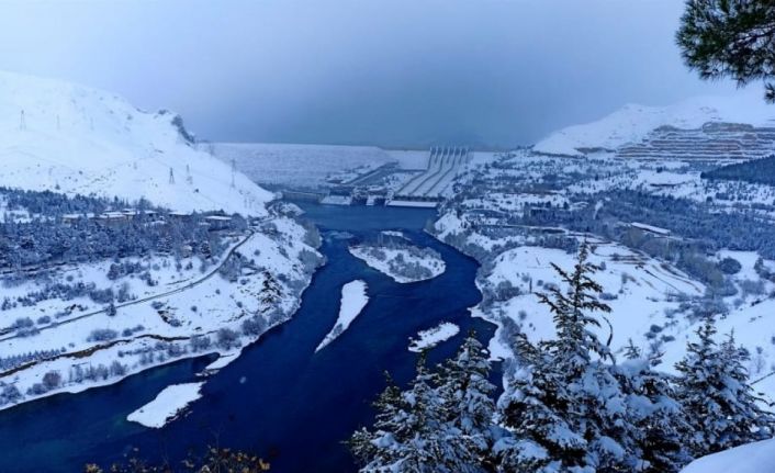 Vatandaşlar kardan adam yaparken hünerlerini sergiledi