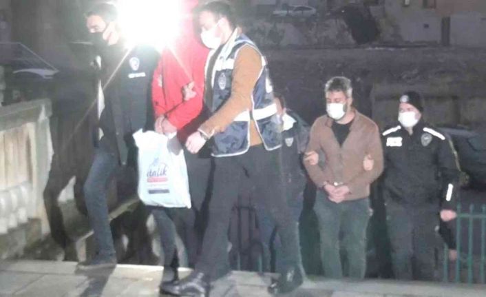 Yasa dışı bahis oynattıkları iddiasıyla gözaltına alınan 13 şüpheli adliyeye sevk edildi