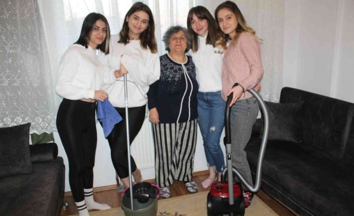 Yaşlı ve bakıma muhtaç insanlara öğrenci desteği