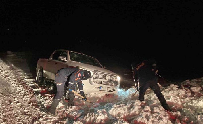 Yoğun tipide mahsur kalan Dicle Elektrik ekibini askerler ve AFAD kurtardı
