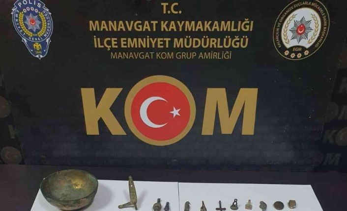 Yol kontrolünde 160’ı sikke toplam 181 adet tarihi eser ele geçirildi