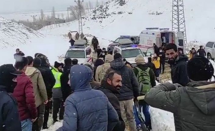 Yüksekova’da çığ düştü, 3 kişi son anda kurtarıldı