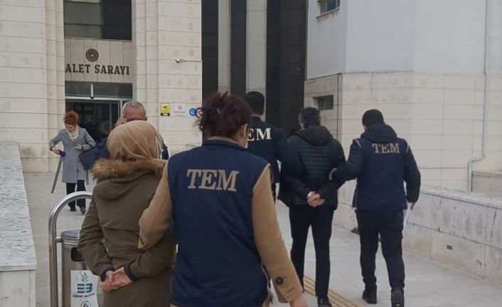 Yurt dışına kaçmaya hazırlanan FETÖ üyesi çift yakalandı