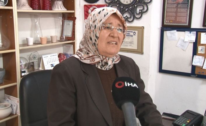 28 Şubat’ta öğrencilerin dükkanına sığınarak namaz kıldığı kadın o anları anlattı