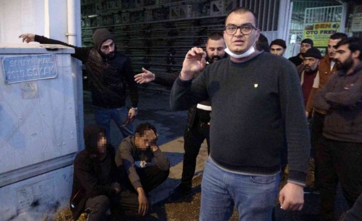 30 kilometre kovalayıp yakaladığı hırsızlık şüphelisi çocukların etrafını sarıp polise teslim ettiler