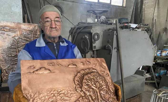40 yıldan fazladır bakırı döverek eşsiz eserler ortaya çıkarıyor