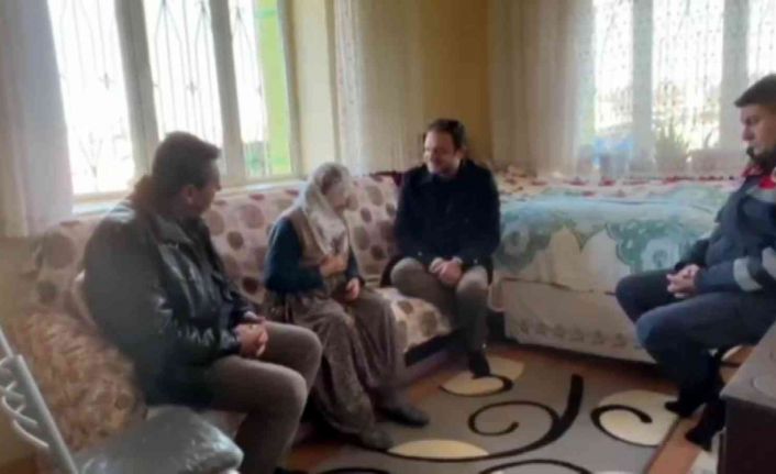 83 yaşındaki Zeliha teyzenin ördüğü çoraplar sınırdaki askerlere ulaştı