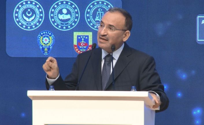 Adalet Bakanı Bozdağ: “Bir kadını 15 yerinden bıçaklayana adli kontrol şartı verildiğinde yüreğim yanıyor”