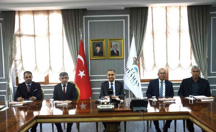 Adıyaman’da arılar badem bahçeleri ile buluşuyor