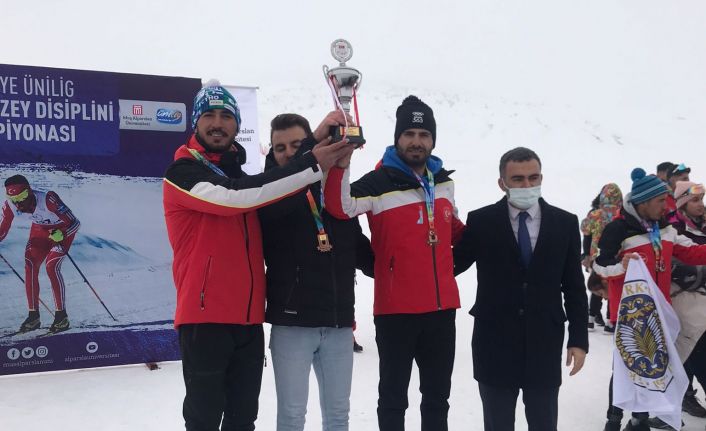 AİÇÜ’lü kayakçılar Türkiye 3’üncüsü oldu