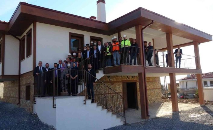 AK Parti Antalya İl Başkanı Taş: “Manavgat yangınında evi zarar gören bir çok aile bayrama yeni evlerinde girecek”