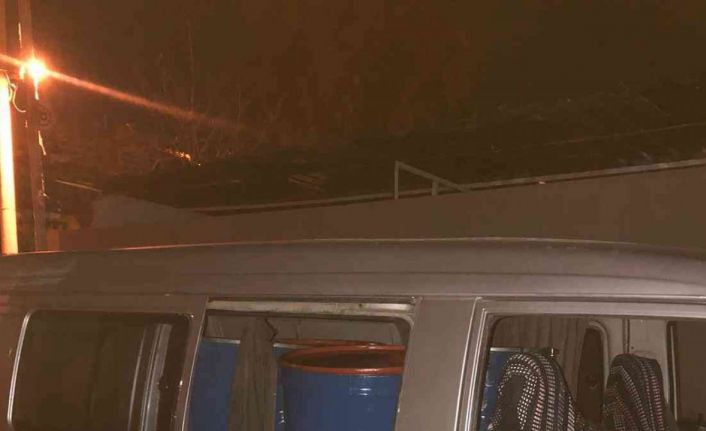 Akaryakıt istasyonundan 5 varil mazotla kaçtı, gece kartallarına yakalandı