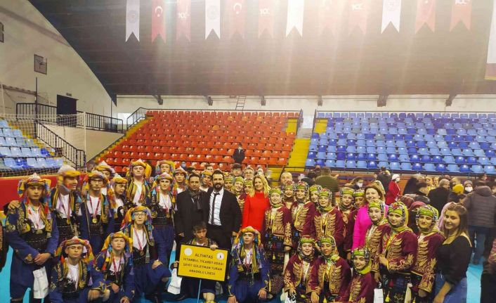 Altıntaş İTO Şehit Süleyman Turan Anadolu Lisesi halk oyunları ekibi il birincisi oldu