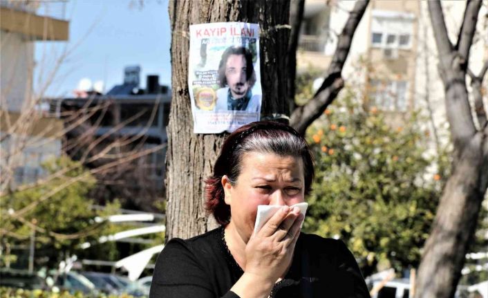 Antalya’da gözü yaşlı anne 41 gündür haber alamadığı oğlunu 50 bin TL ödül ile arıyor